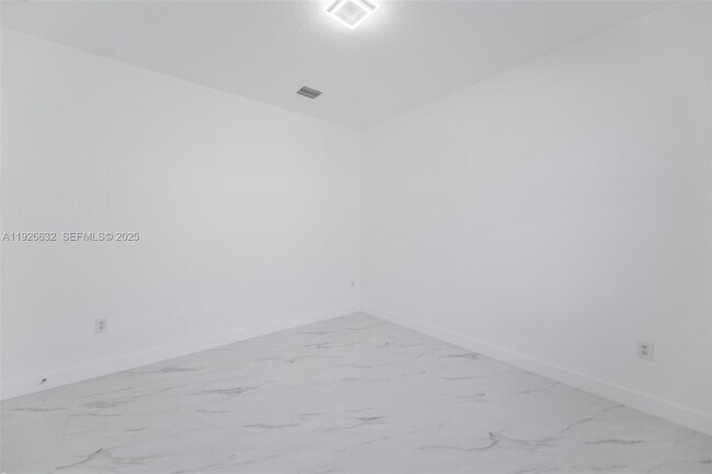 Building Photo - 5290 SW 134th Ave