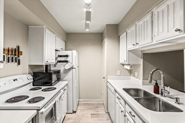 Building Photo - 2601 S Braeswood Blvd