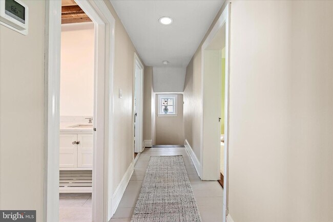 Building Photo - 6 E Cecil St