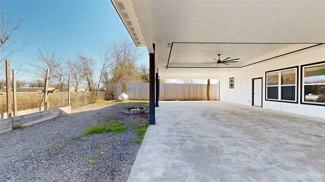 Building Photo - 4867 N Oakland Ln