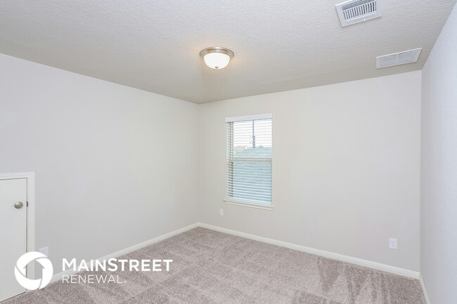 Building Photo - 9219 Dak Ave.