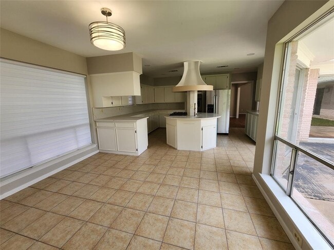 Building Photo - 8023 S Braeswood Blvd