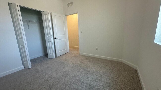 Building Photo - 553 Rivergrass St