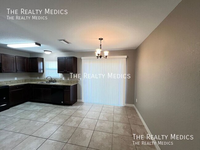 Building Photo - 53 Maple Dr