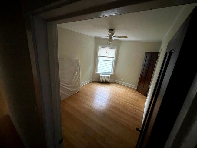 Building Photo - 4044 N Kilbourn Ave
