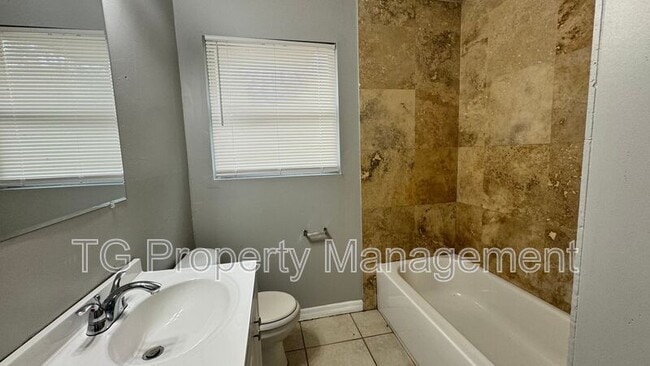 Building Photo - 6947 Clovis Rd