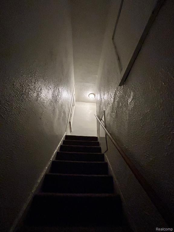 Building Photo - 7592 Maxwell Ave