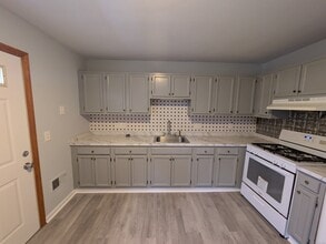Building Photo - 998 Campbell Ave