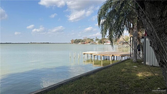 Building Photo - 8504 Lago Vista Dr