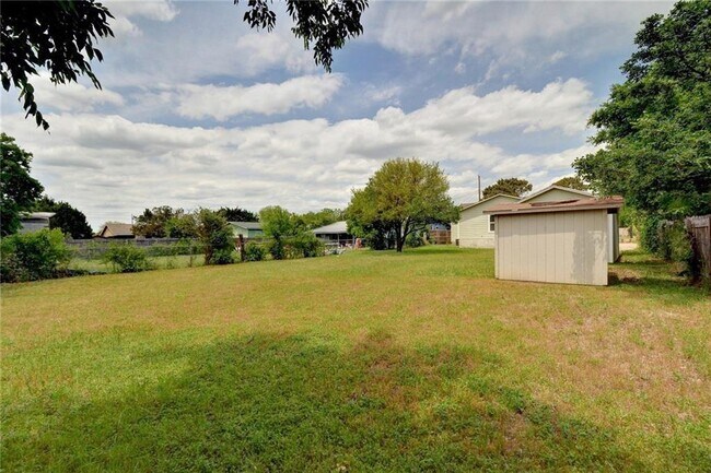Building Photo - 503 W Grady Dr