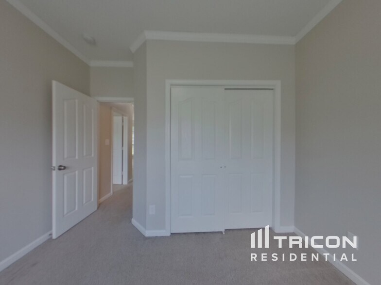 Building Photo - 3743 Sipes Ln