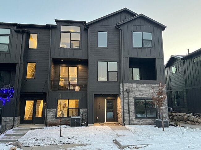 Building Photo - 5040 W Zion Rd
