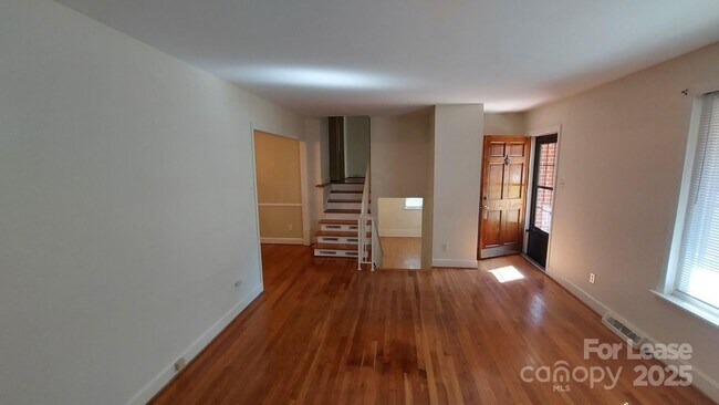 Building Photo - 3813 Selwyn Ave