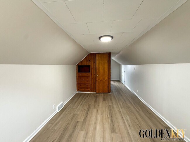 Building Photo - 3 Bed 1 Bath Lincoln Park Home