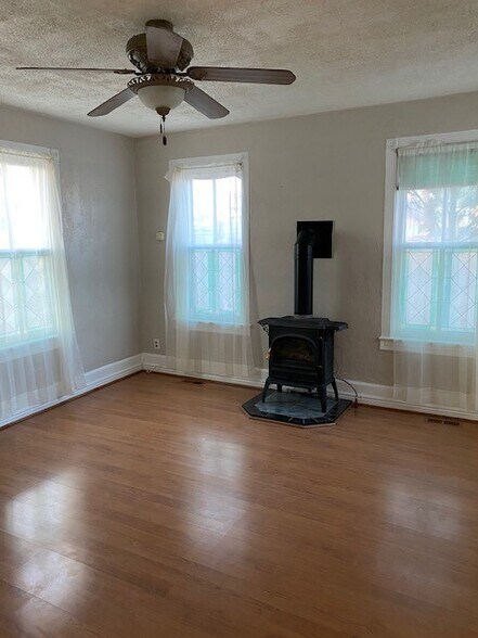 Living room - 202 E Buffalo St
