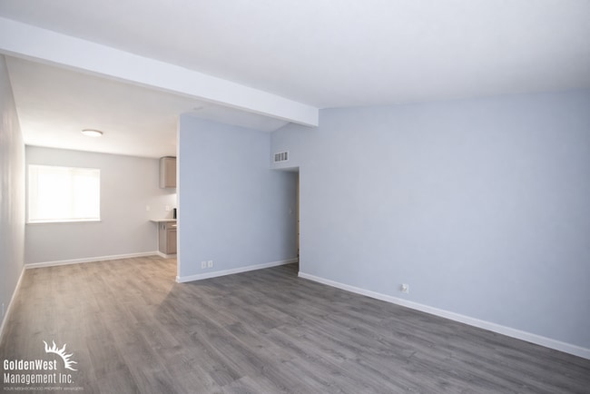 Building Photo - 1Bdm 1Ba Apartment in the Heart of Las Vegas