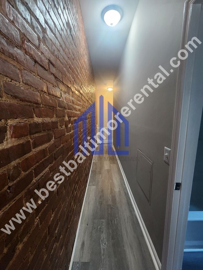 Building Photo - Spacious 4 Bedroom 1.5 Bath in East Baltimore