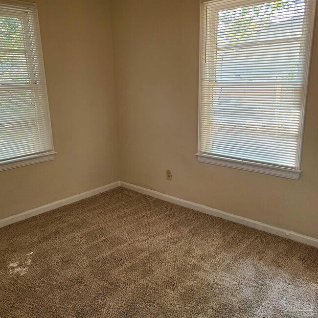 Building Photo - 125 Rue Max St