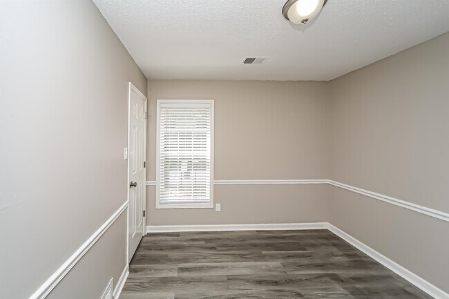 Building Photo - 6750 Lake Point Cir