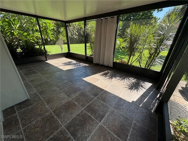 Building Photo - 203 Esther St