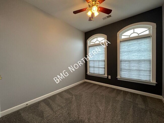 Building Photo - 10673 General Kirkland Dr