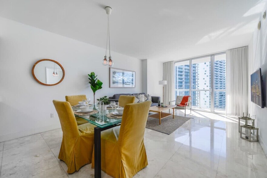 Building Photo - 485 Brickell Ave