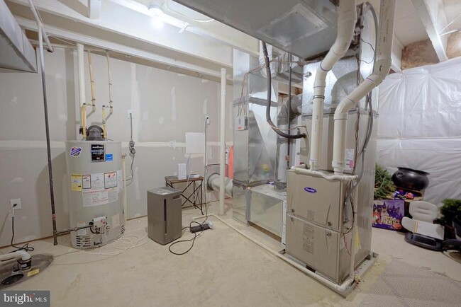 Building Photo - 65 Westmont Dr