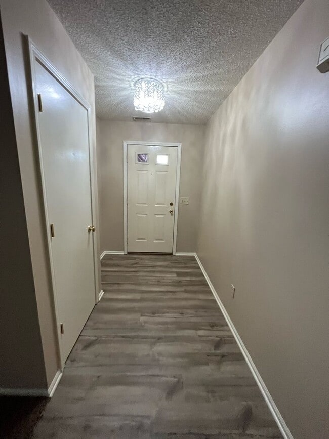 Building Photo - 5510 Columbine Ln