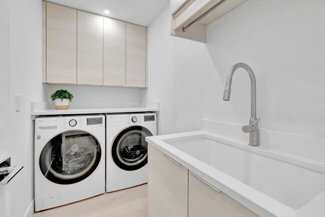 Building Photo - 530 NW 14th St