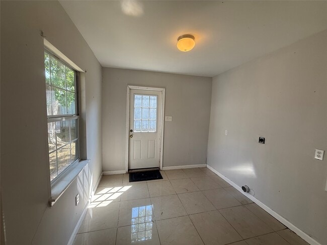 Building Photo - 3115 Lorikeet St