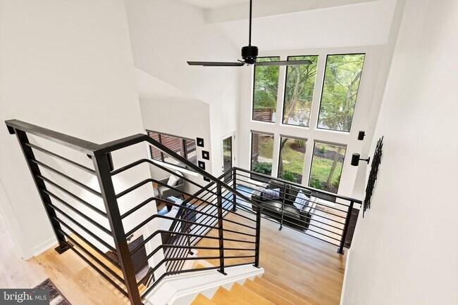 Building Photo - 2120 S Bay Ln