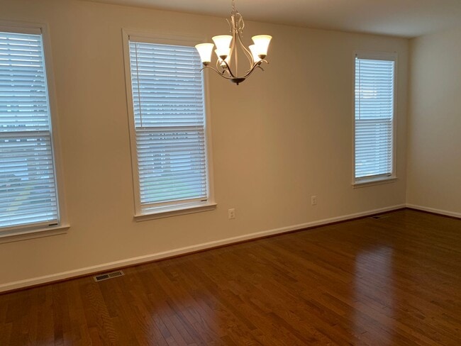 Building Photo - 116 Sequoia Dr