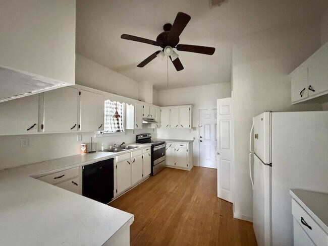 Building Photo - 218 North St