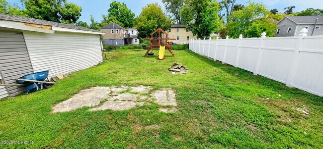 Building Photo - 404 Fisher Ave