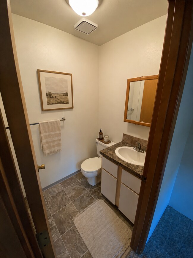 Building Photo - The Selah Apartment You’ve Been Searching For!