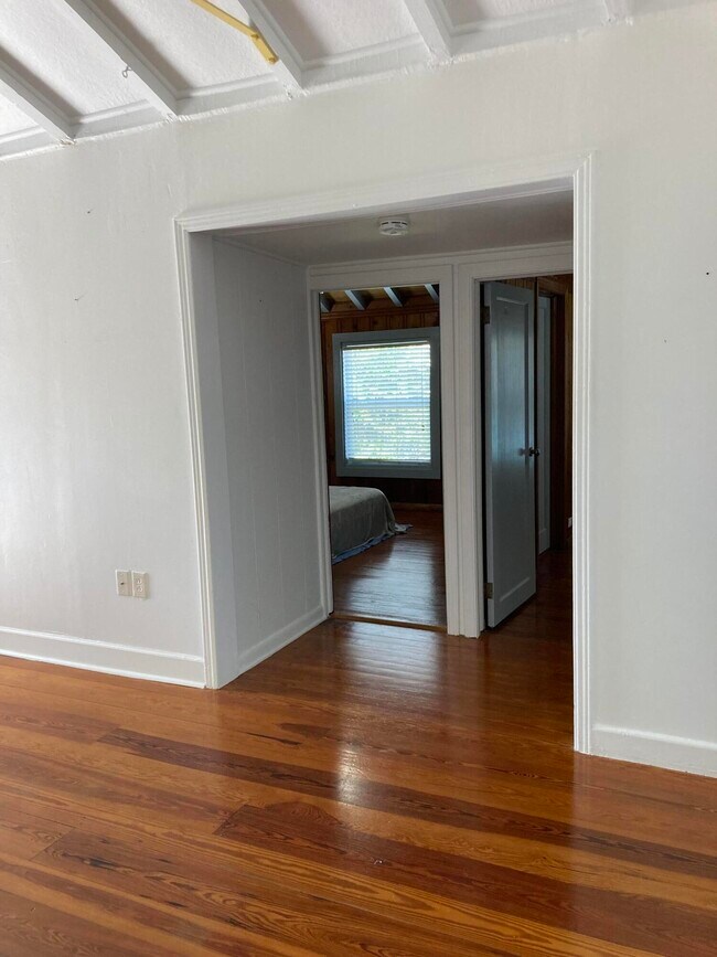 Building Photo - 824 35th St