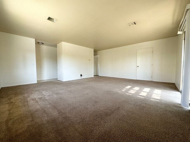 Building Photo - COMING SOON!! 3 Bedroom 2 Bathroom Apartment in Cathedral City!