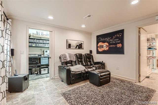Building Photo - 7602 S Cove Cir