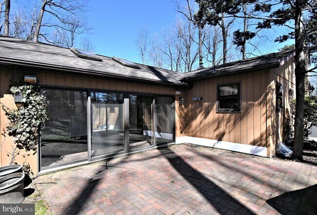 Building Photo - 306 Cedar Hill Rd