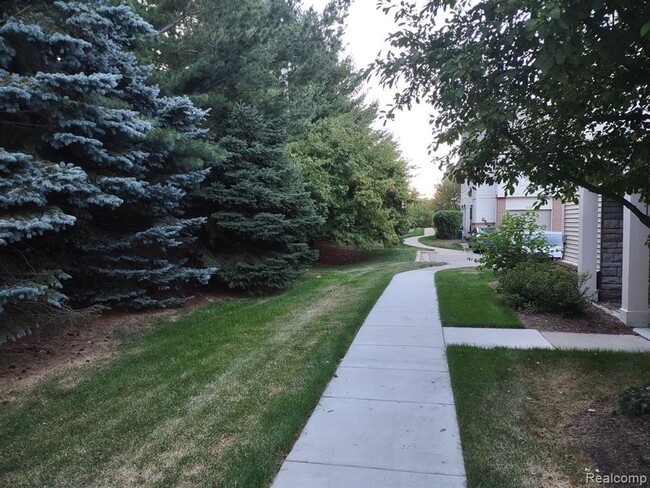 Building Photo - Charming 2-Bed Home in Commerce Township with Modern Amenities