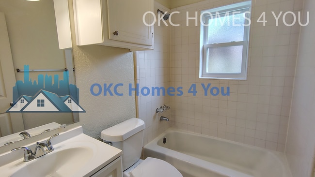 Building Photo - Remodeled 3 Bed in Mustang