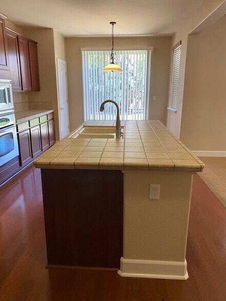Building Photo - 1123 Montague Ln