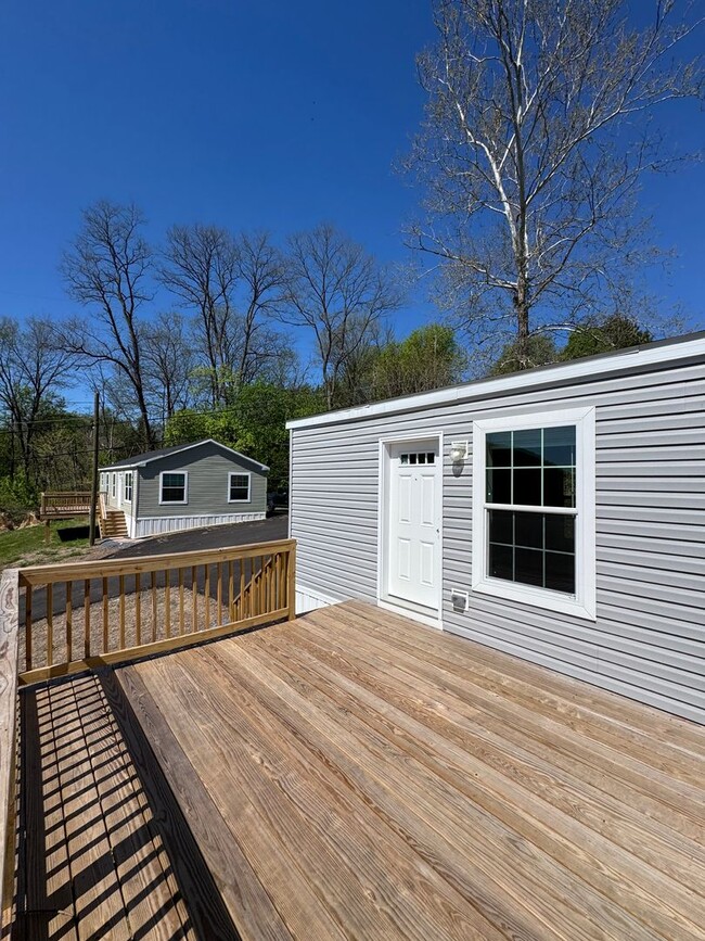 Building Photo - 465 Royal Manor Rd
