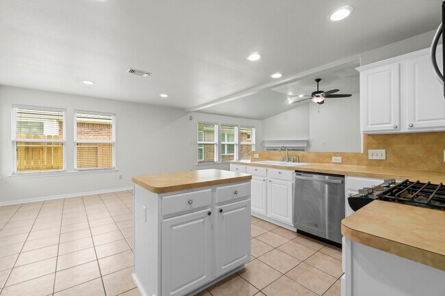 Building Photo - 155 Fairwind Trail Dr