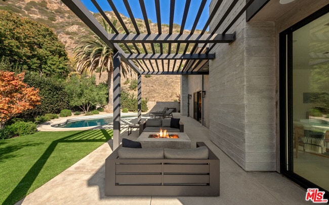 Building Photo - 5958 Paseo Cyn Dr