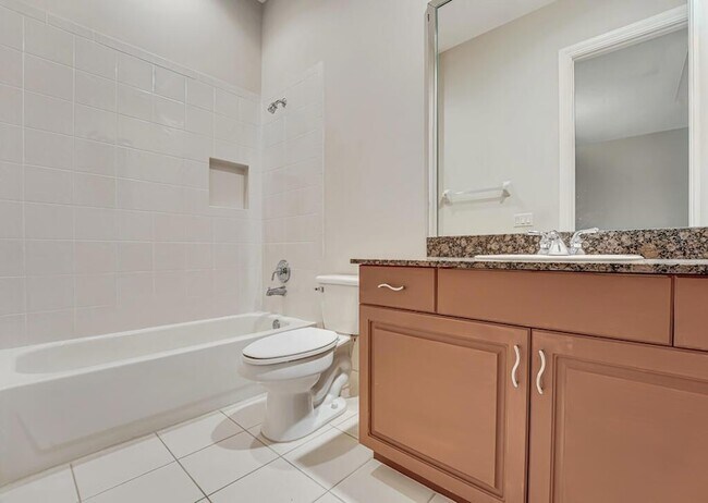 Building Photo - 10513 Versailles Blvd