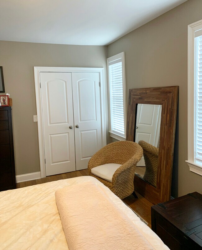 Building Photo - 74 Peters Pl