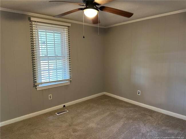 Building Photo - 420 W Mountain Dr