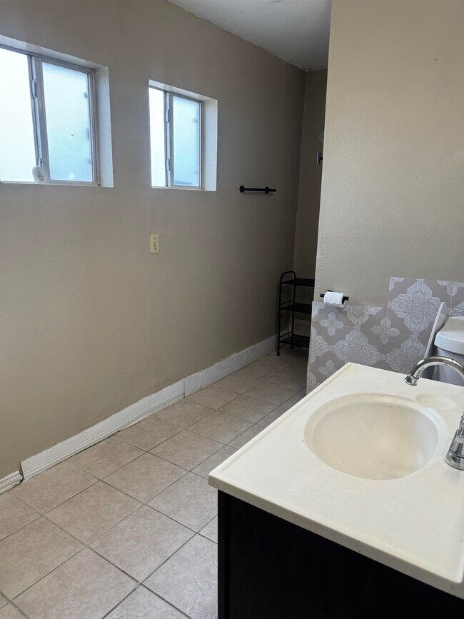 Building Photo - 1805 San Agustin Ave