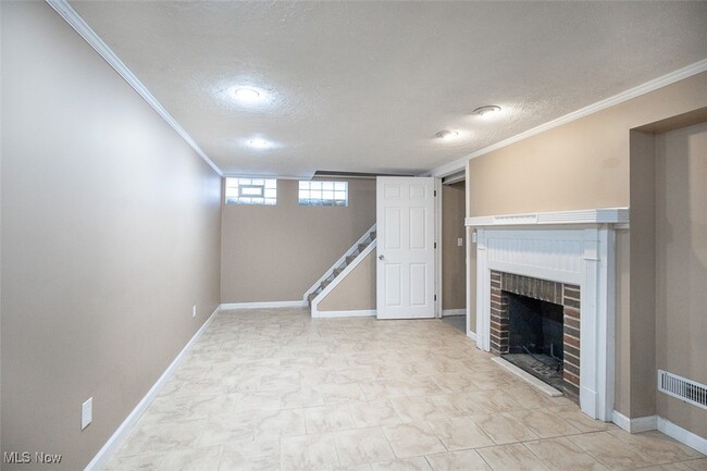 Building Photo - 1718 Maywood Rd